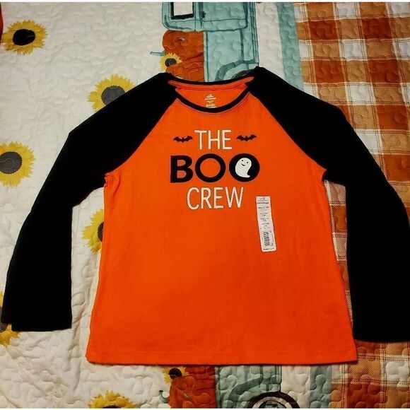NWT CELEBRATE HALLOWEEN THE BOO CREW TSHIRT - Picture 1 of 4